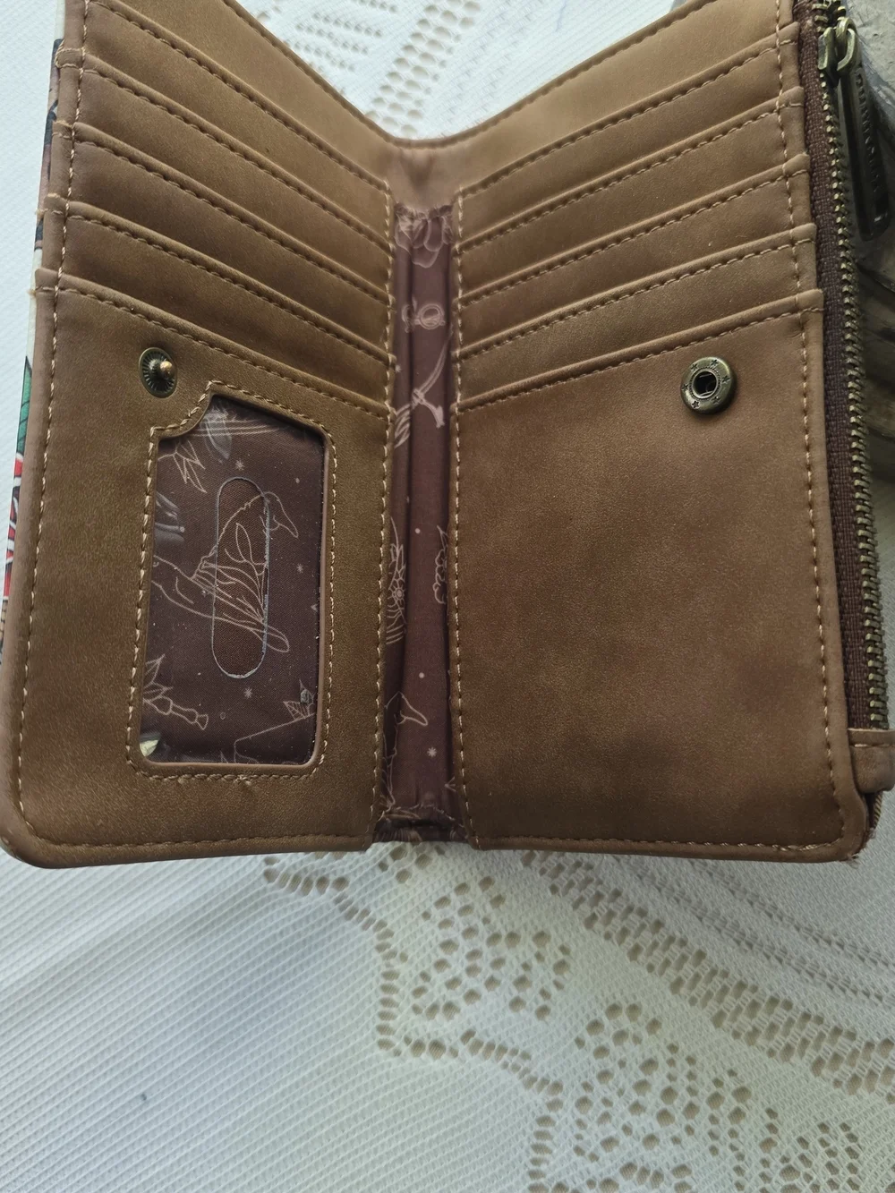 Harry Potter Loungefly Cream Wallet with Red Rose Print - Picture 5 of 10